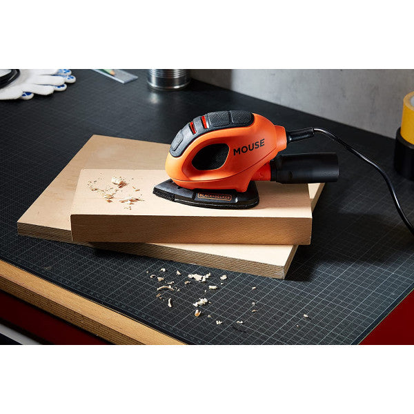 Levigatrice Mouse con 15 accessori e Softbag Black+Decker