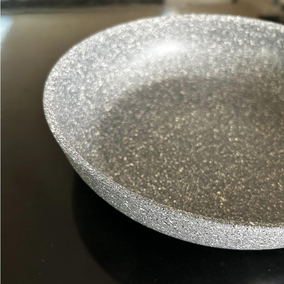 Padella antiaderente con coperchio in vetro 28 cm Cuore di Pietra