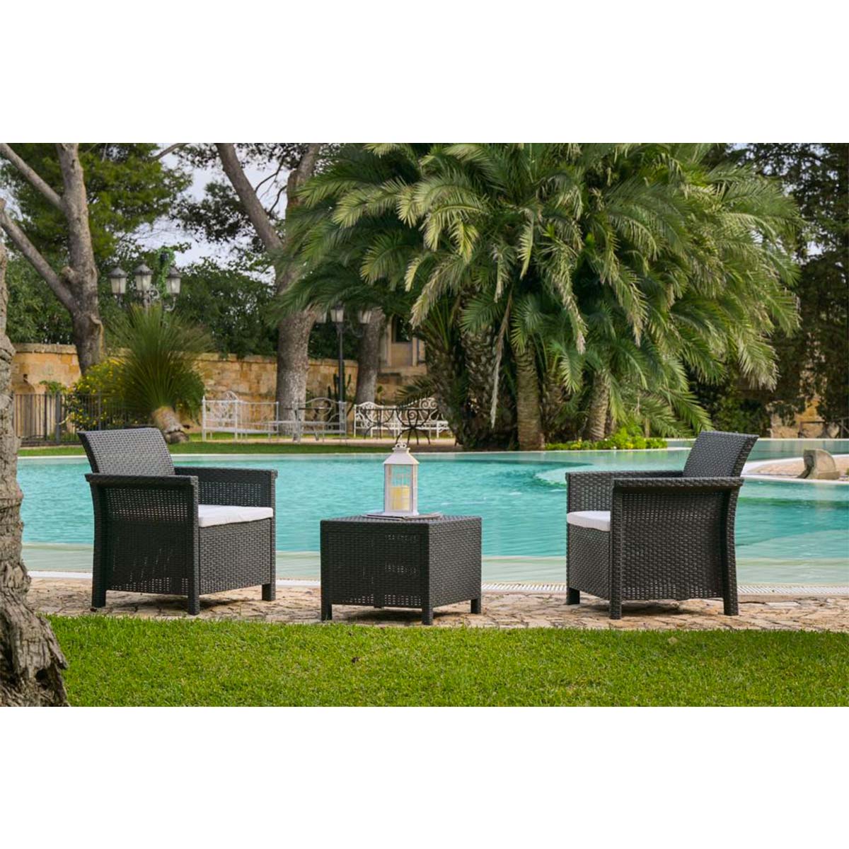 Salotto da giardino in resina effetto rattan 2 posti con tavolino ‘Dolcefarniente’ set 3 pz