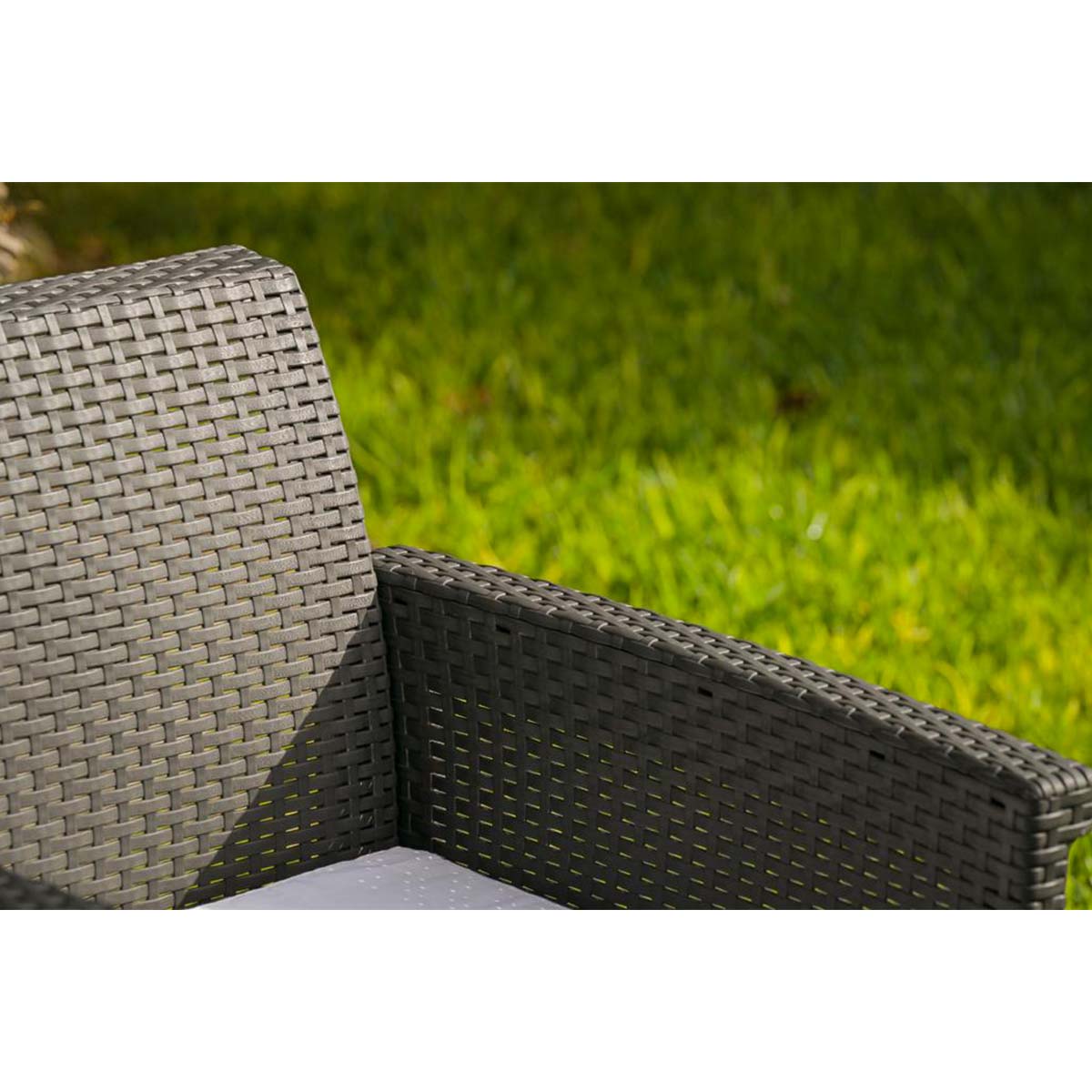 Salotto da giardino in resina effetto rattan 2 posti con tavolino ‘Dolcefarniente’ set 3 pz