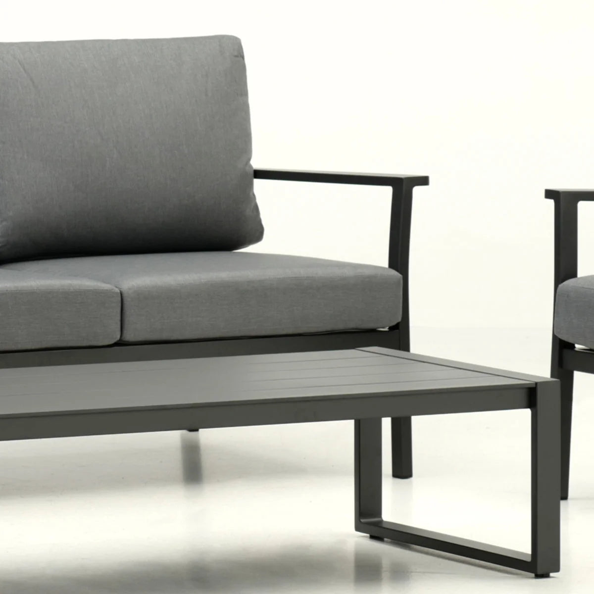 Set da giardino 4 pezzi in alluminio nero con cuscini Arenal
