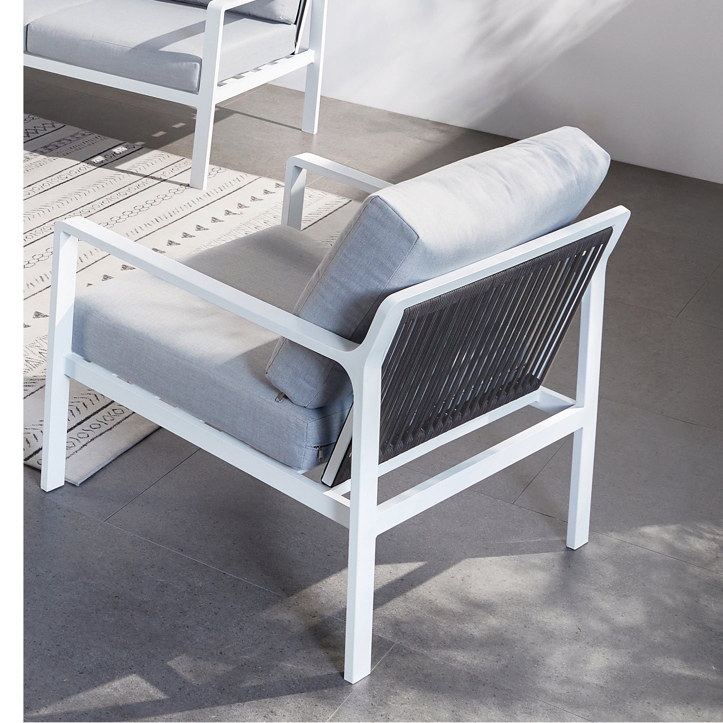 Set da giardino in alluminio con poltrona divano e 2 tavolini bianco e grigio Marbella