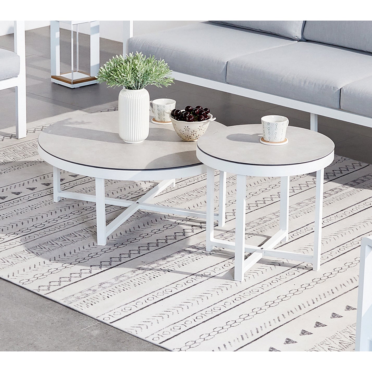 Set da giardino in alluminio con poltrona divano e 2 tavolini bianco e grigio Marbella