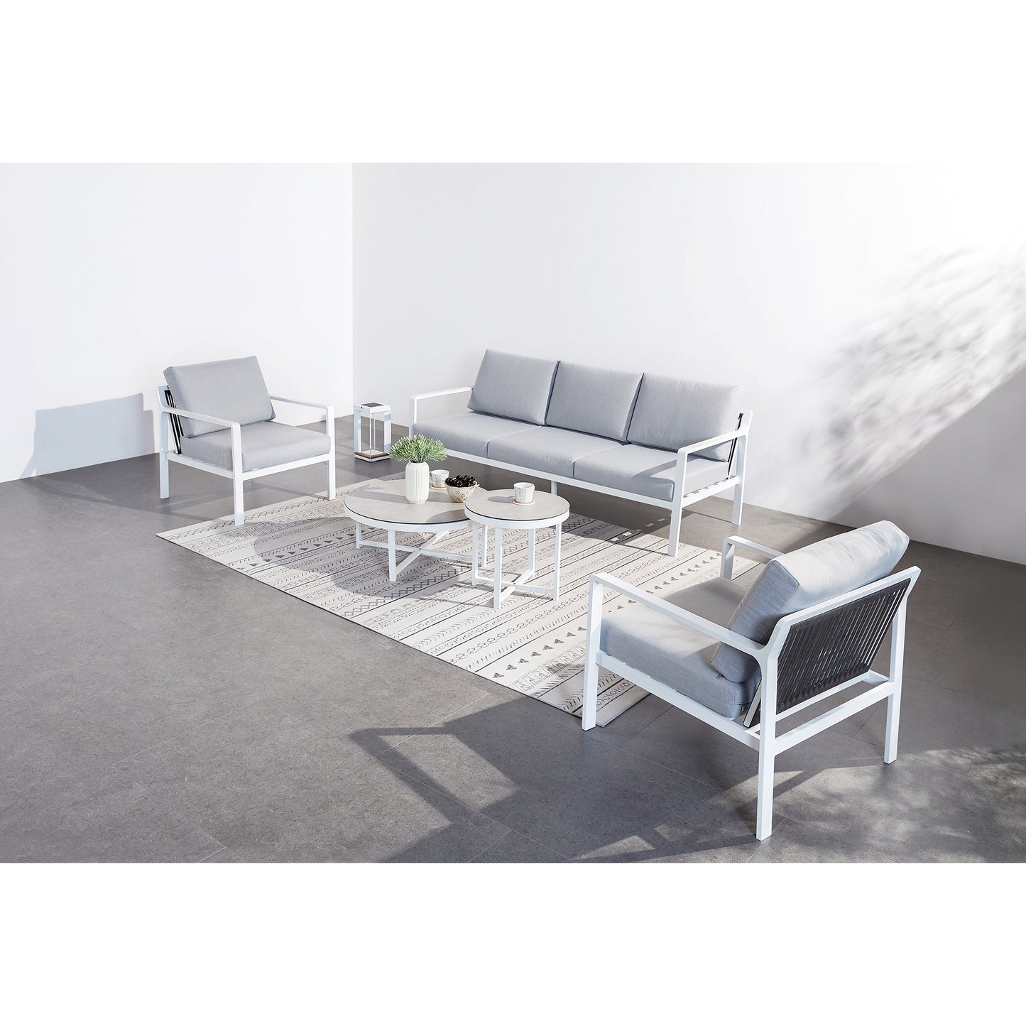 Set da giardino in alluminio con poltrona divano e 2 tavolini bianco e grigio Marbella
