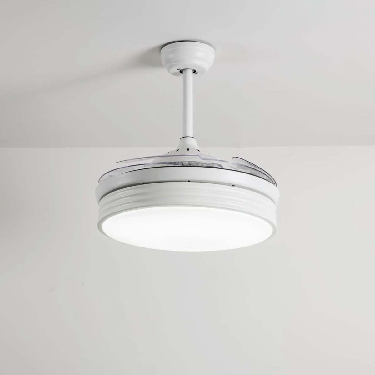 Ventilatore da soffitto con luce e telecomando a scomparsa Zephir