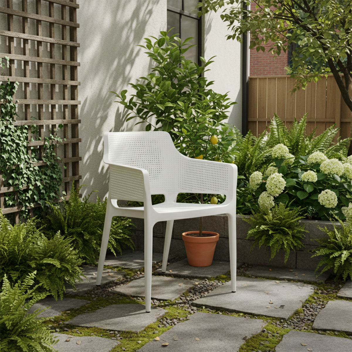 Sedia in polipropilene impilabile con braccioli 60x54x80 cm