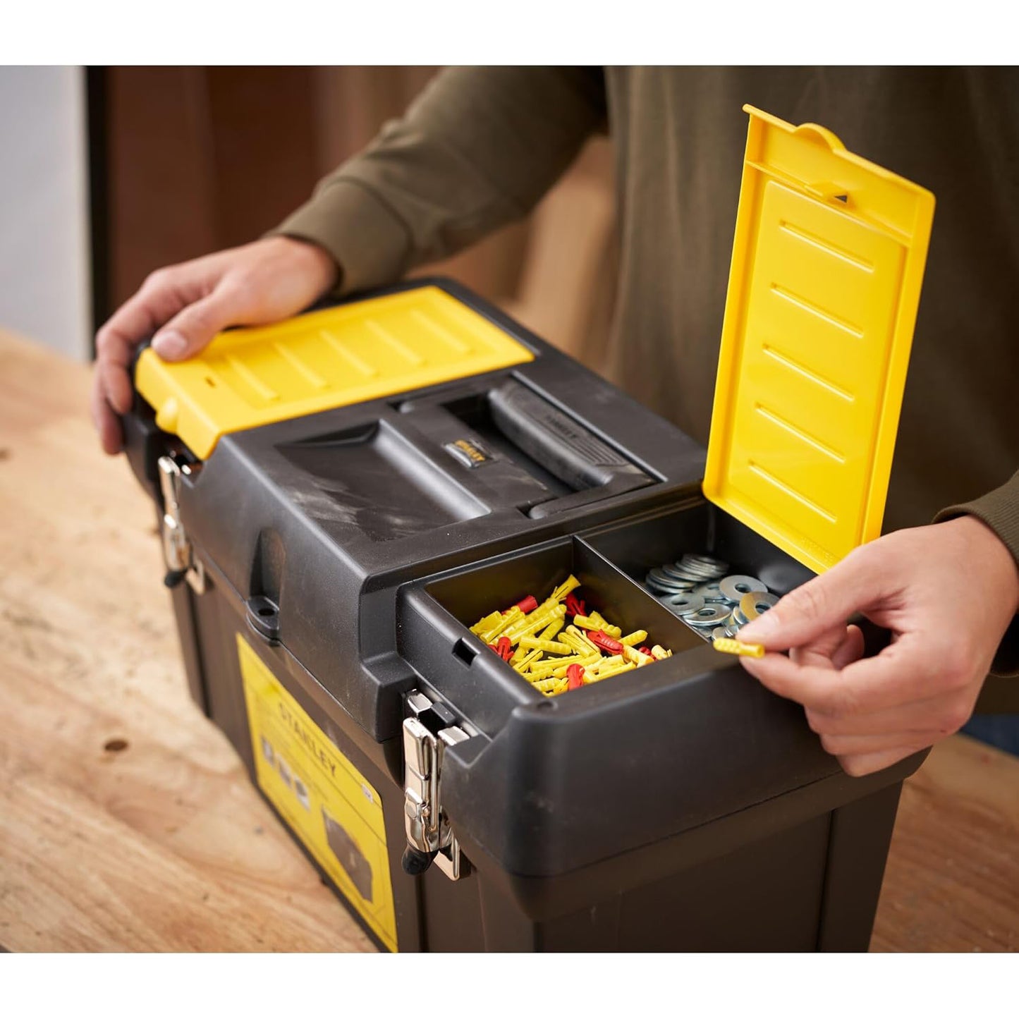 Cassetta porta utensili Stanley 1-92-066 serie 2000 19" con cerniera in metallo
