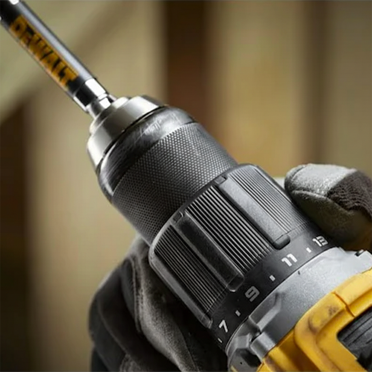 DeWalt Kit Trapano avvitatore a percussione + Set avvitatori 85 pezzi DCZ799P2KT-IT