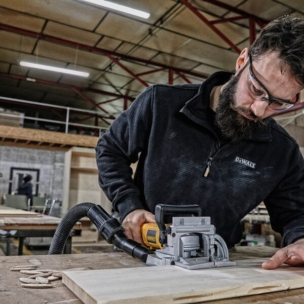 Fresatrice per giunzioni DeWalt DW6822K-QS con linguette 600 W attacco 10 m