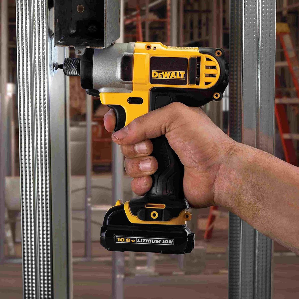 Kit trapano avvitatore Dewalt 10,8 V 2 Ah con valigetta e 2 batterie