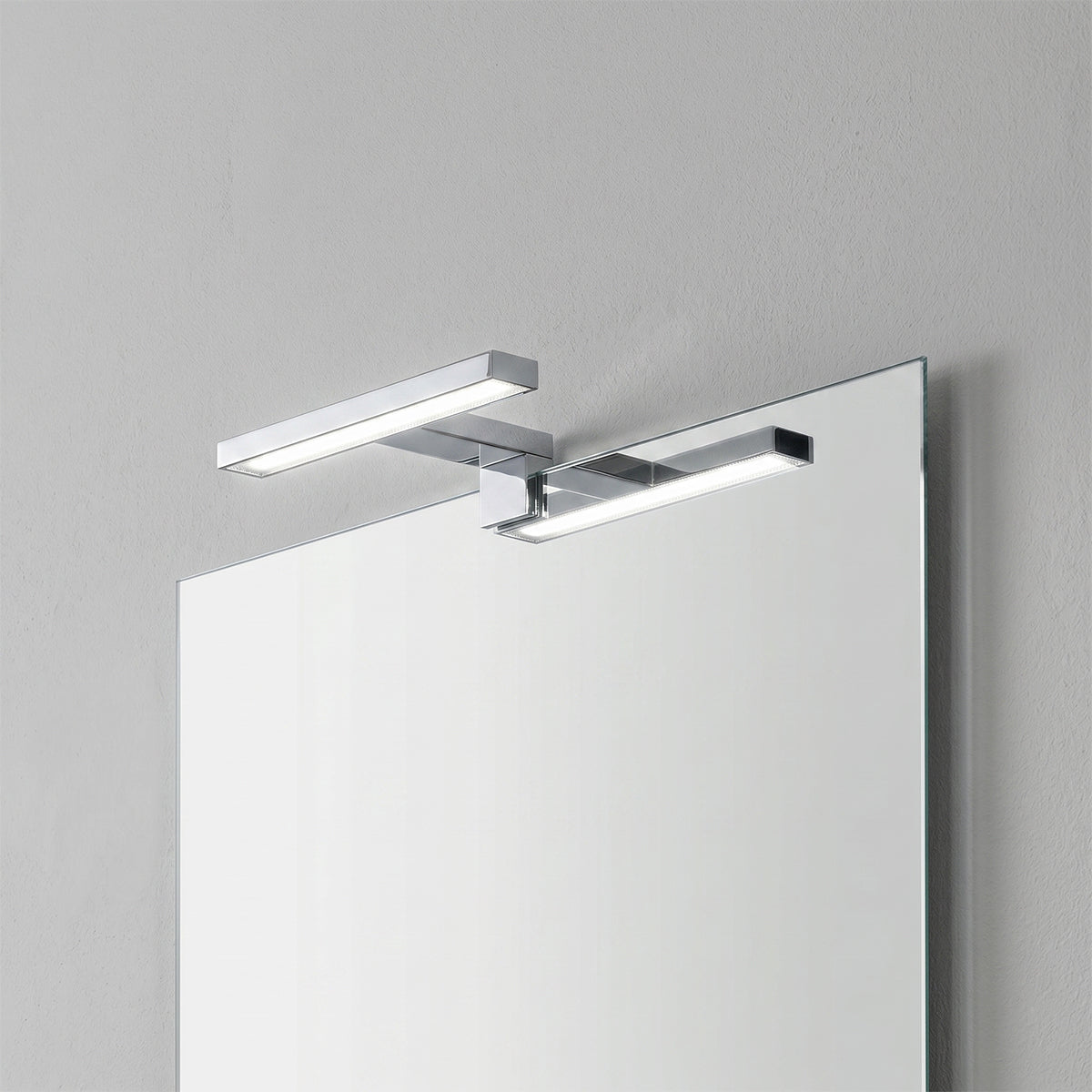 Lampada LED universale per specchio 18 cm cromata 4000K