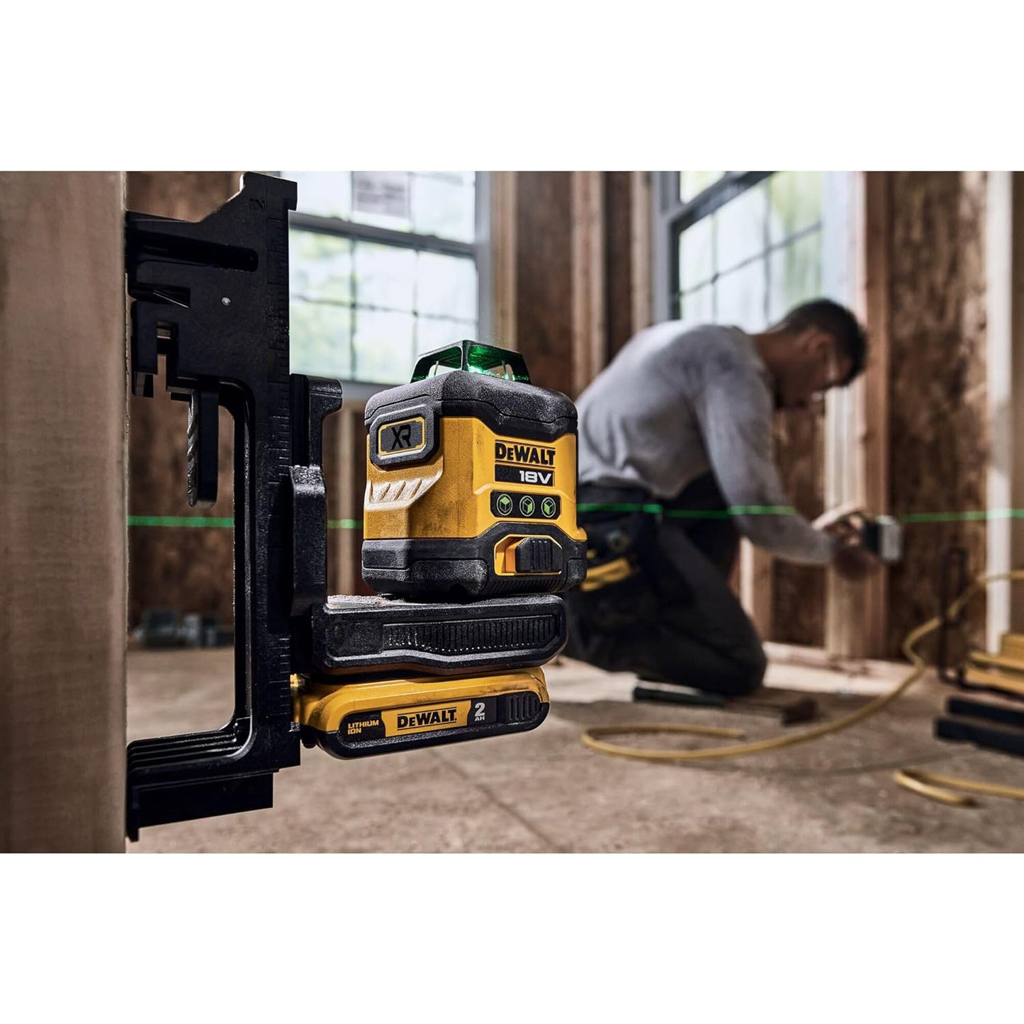 Livella laser multilinea 360° DeWalt con raggio verde 18 V 2 Ah