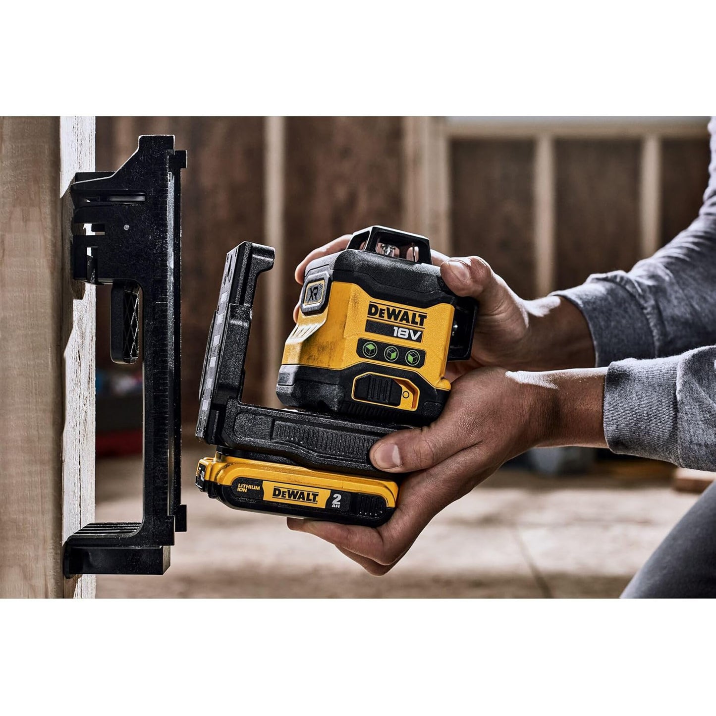 Livella laser multilinea 360° DeWalt con raggio verde 18 V 2 Ah
