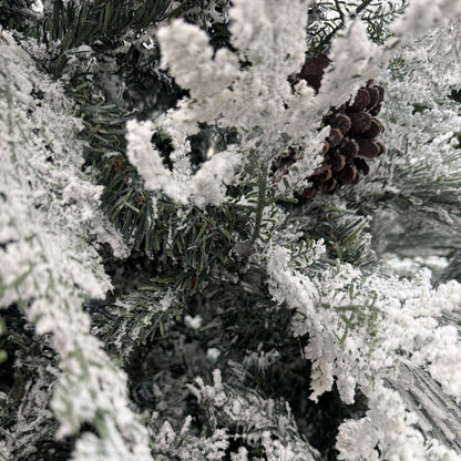 Albero di Natale innevato con pigne Dunder