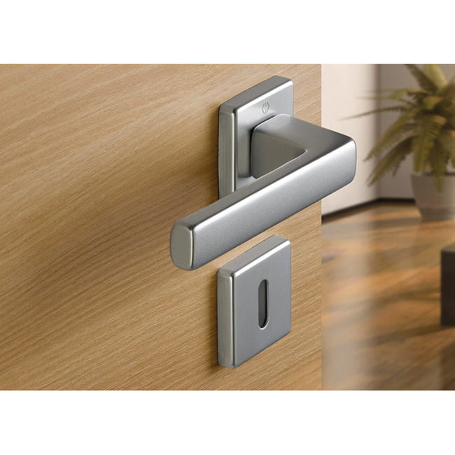 Maniglia Hoppe Toulon con rosetta quadra foro cilindro 49x49 mm