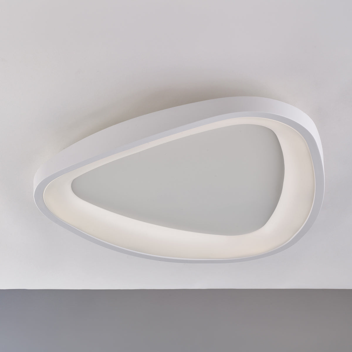 Plafoniera LED da soffitto triangolare bianca 2900lm 4000K Ø 50cm