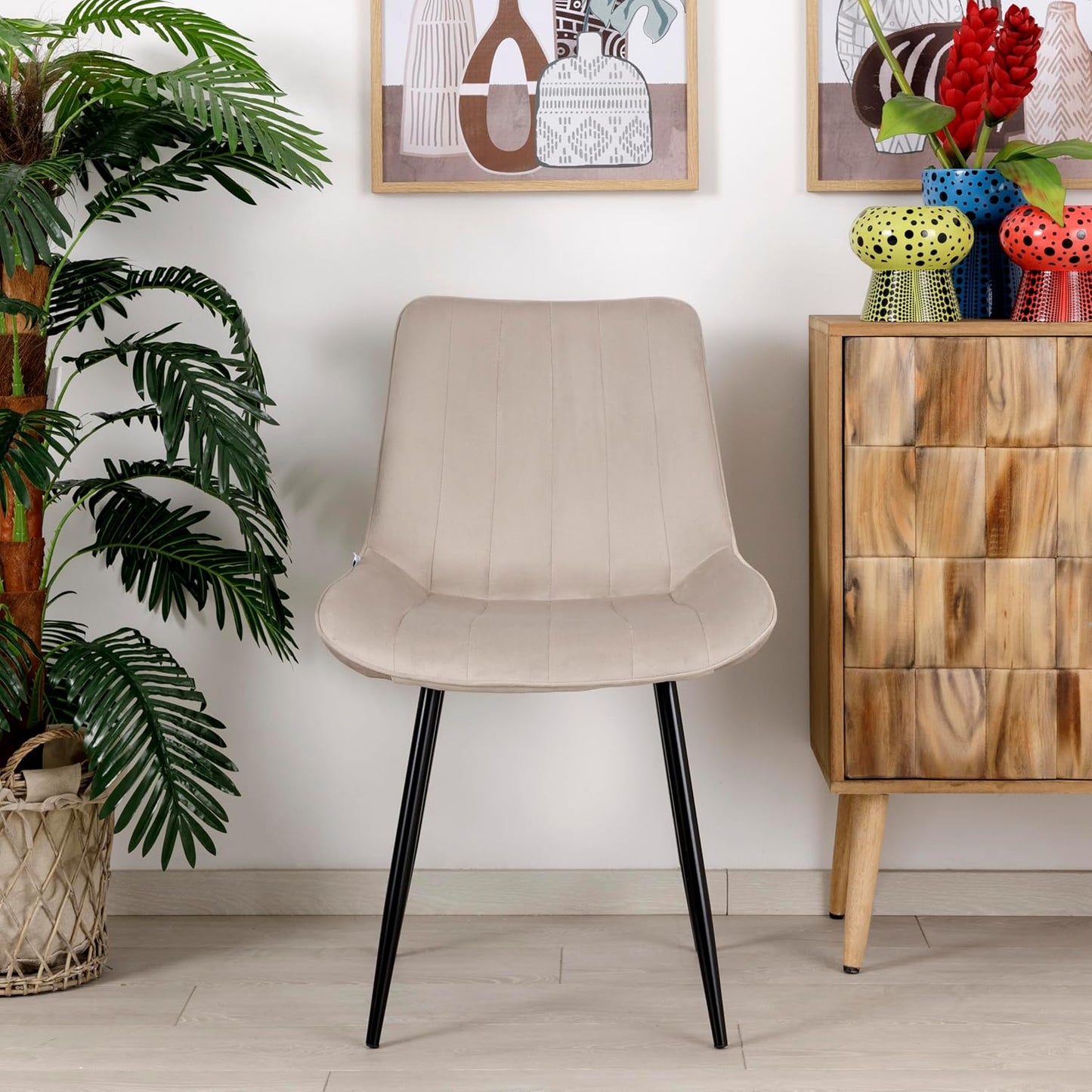 Sedia per tavolo da pranzo in tessuto con gambe in metallo nero