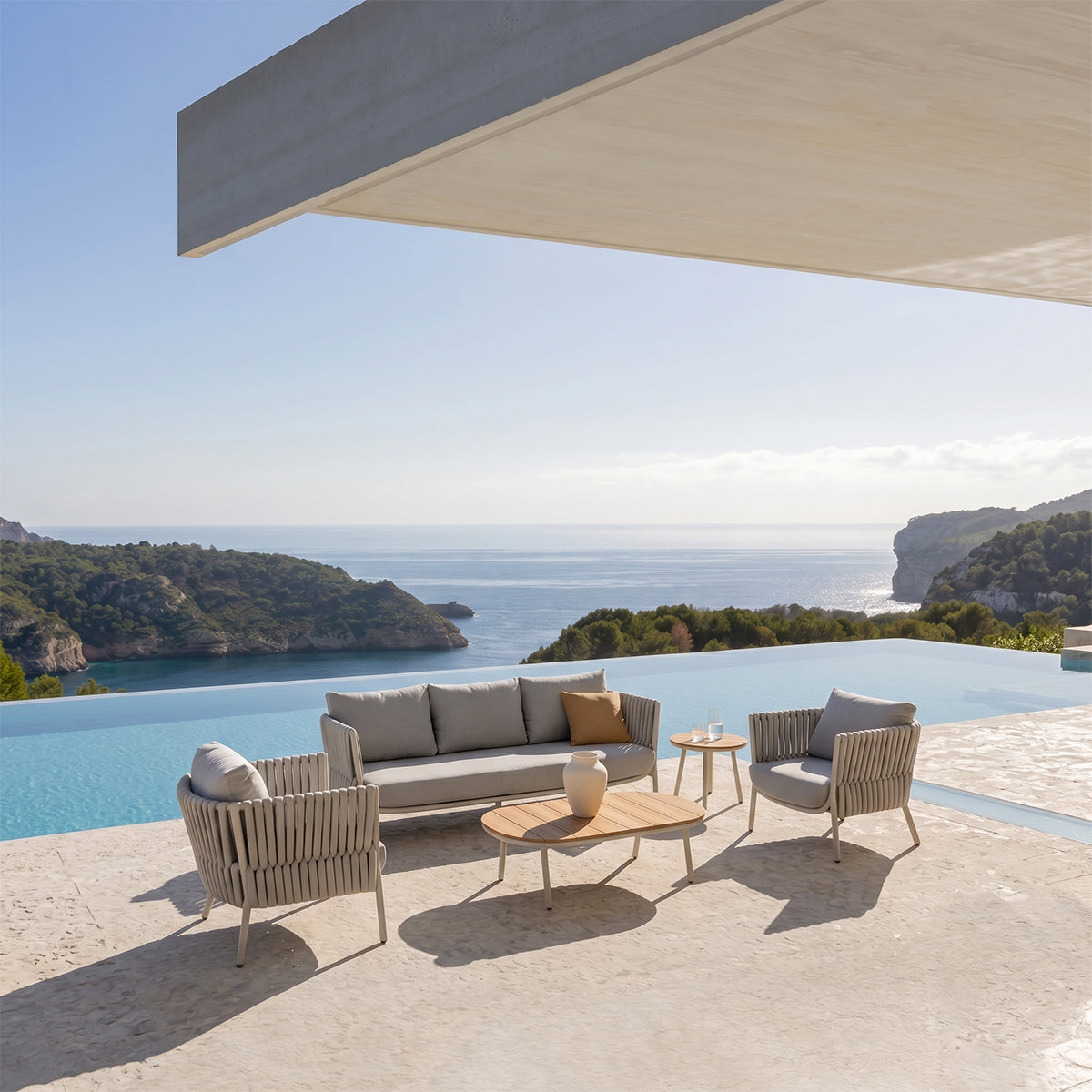 Set da giardino Amalfi in alluminio beige con divano 3 posti due poltrone e due tavolini