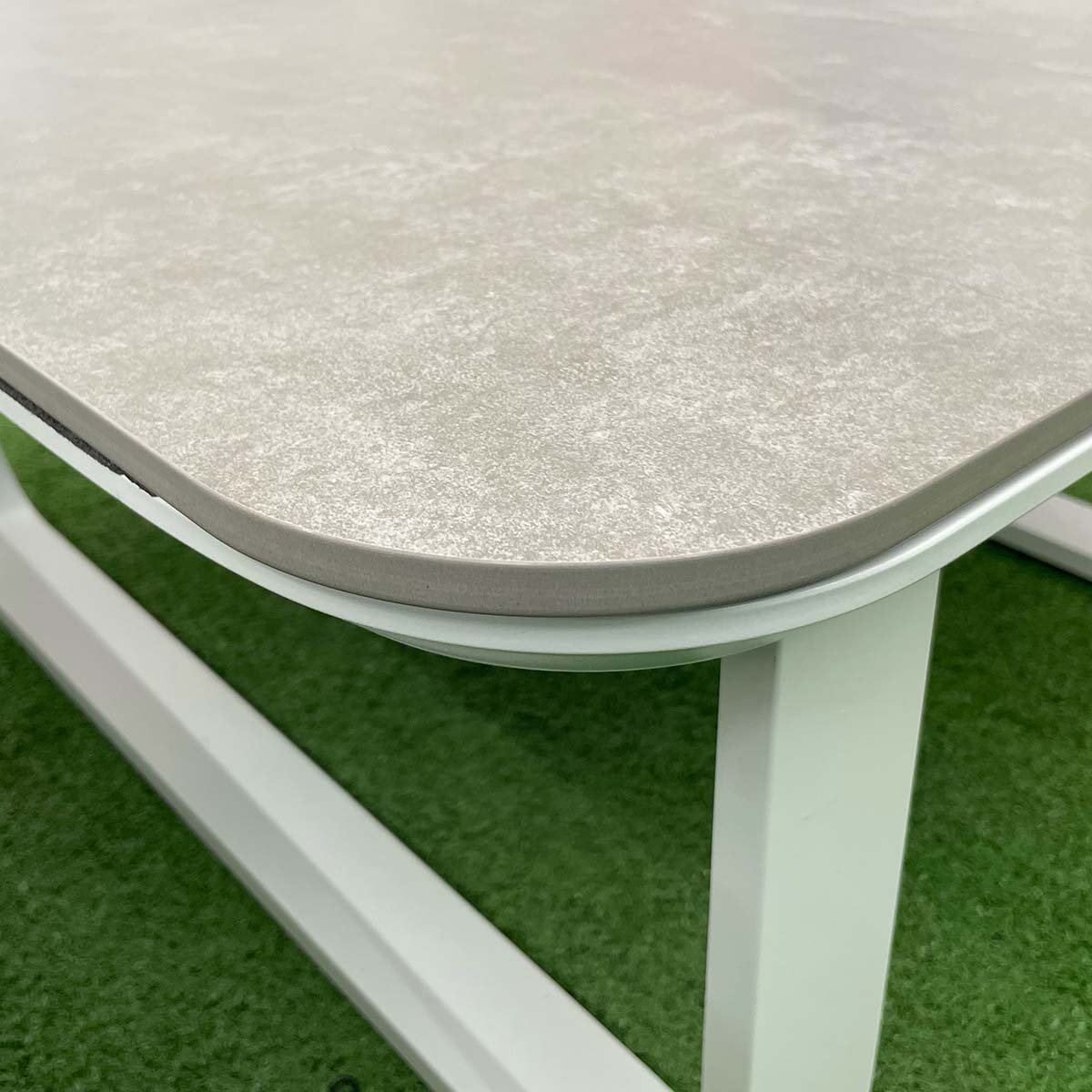 Set da giardino in alluminio bianco e grigio con cuscini Tulum
