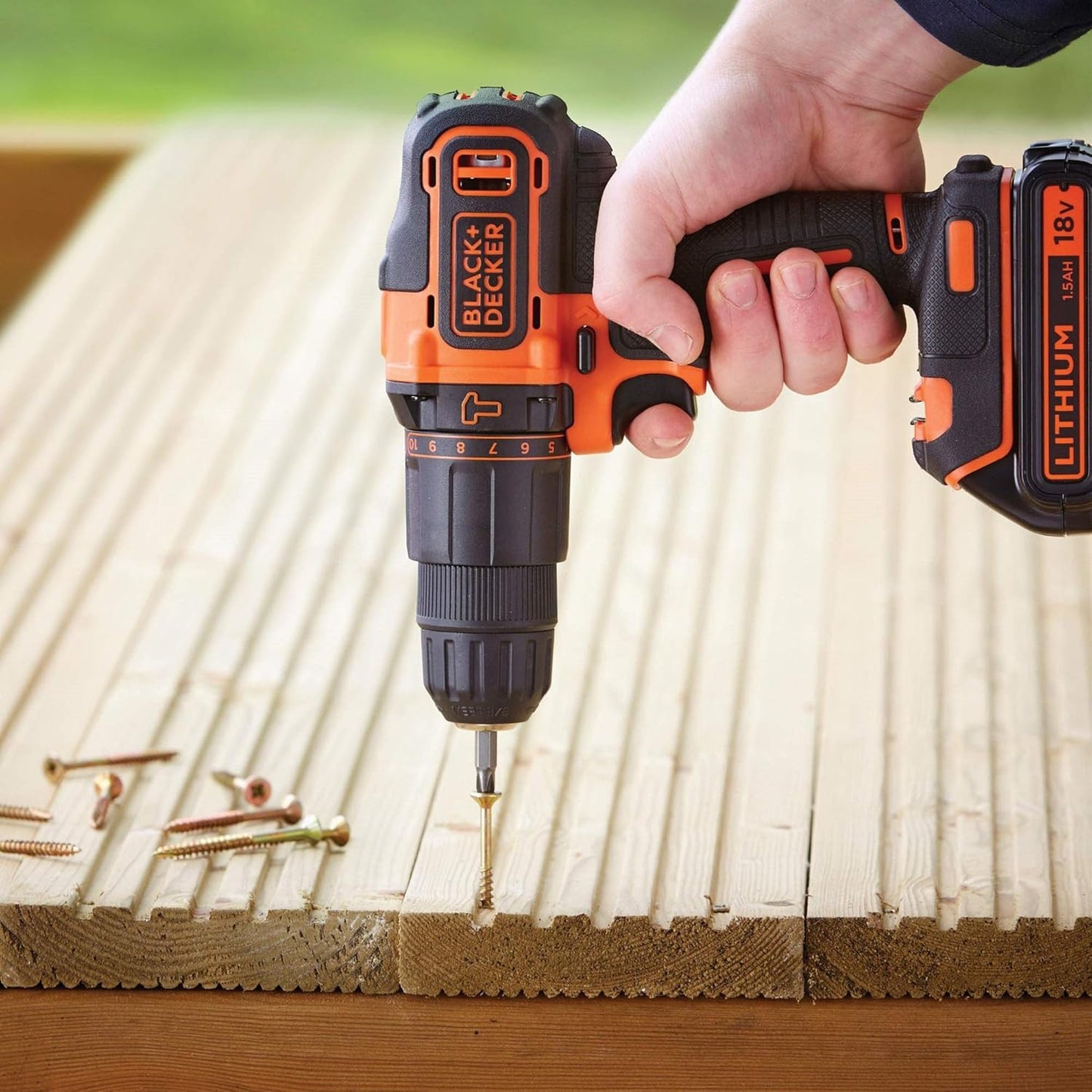 Trapano avvitatore a percussione 18 V con valigetta e accessori Black & Decker