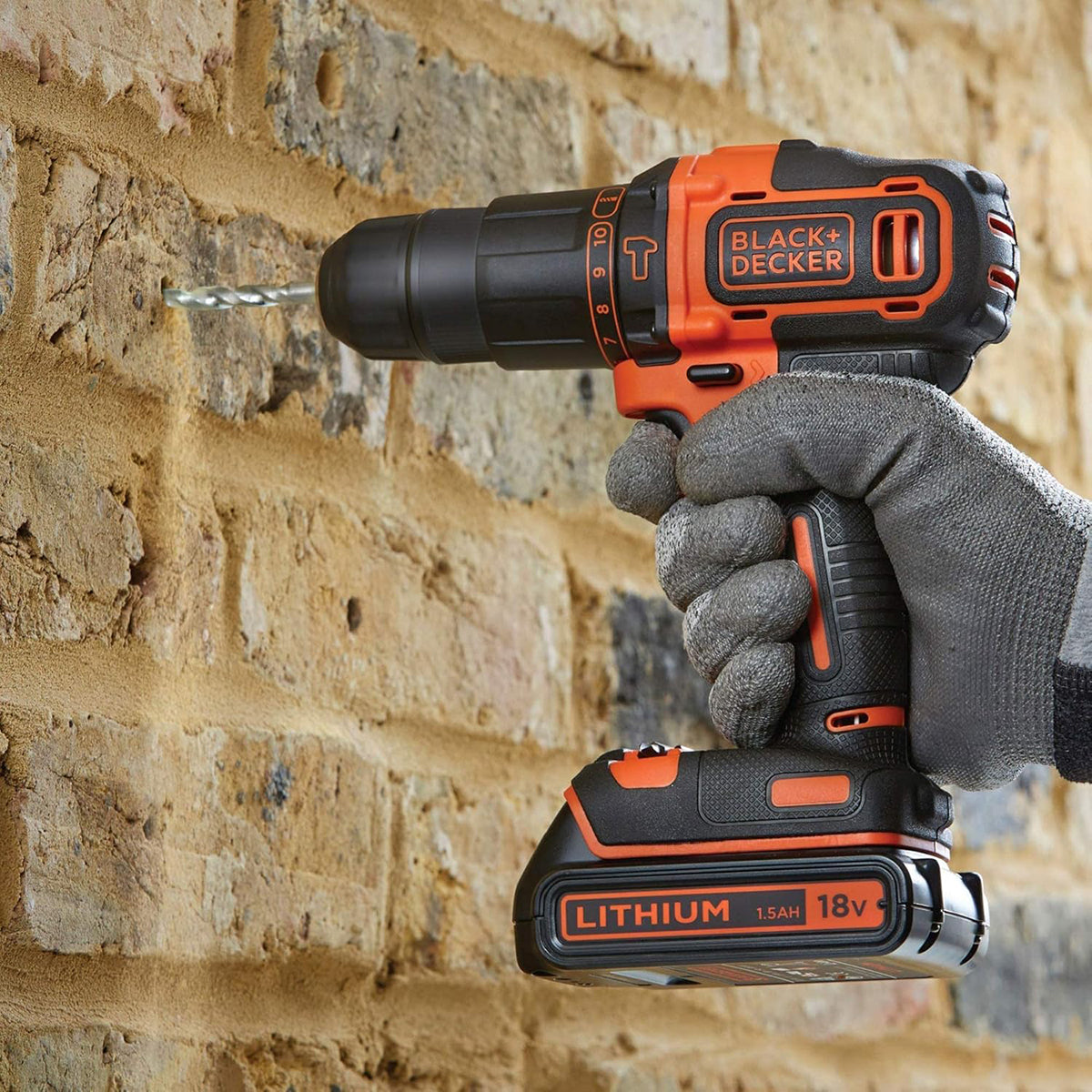 Trapano avvitatore a percussione 18 V con valigetta e accessori Black & Decker