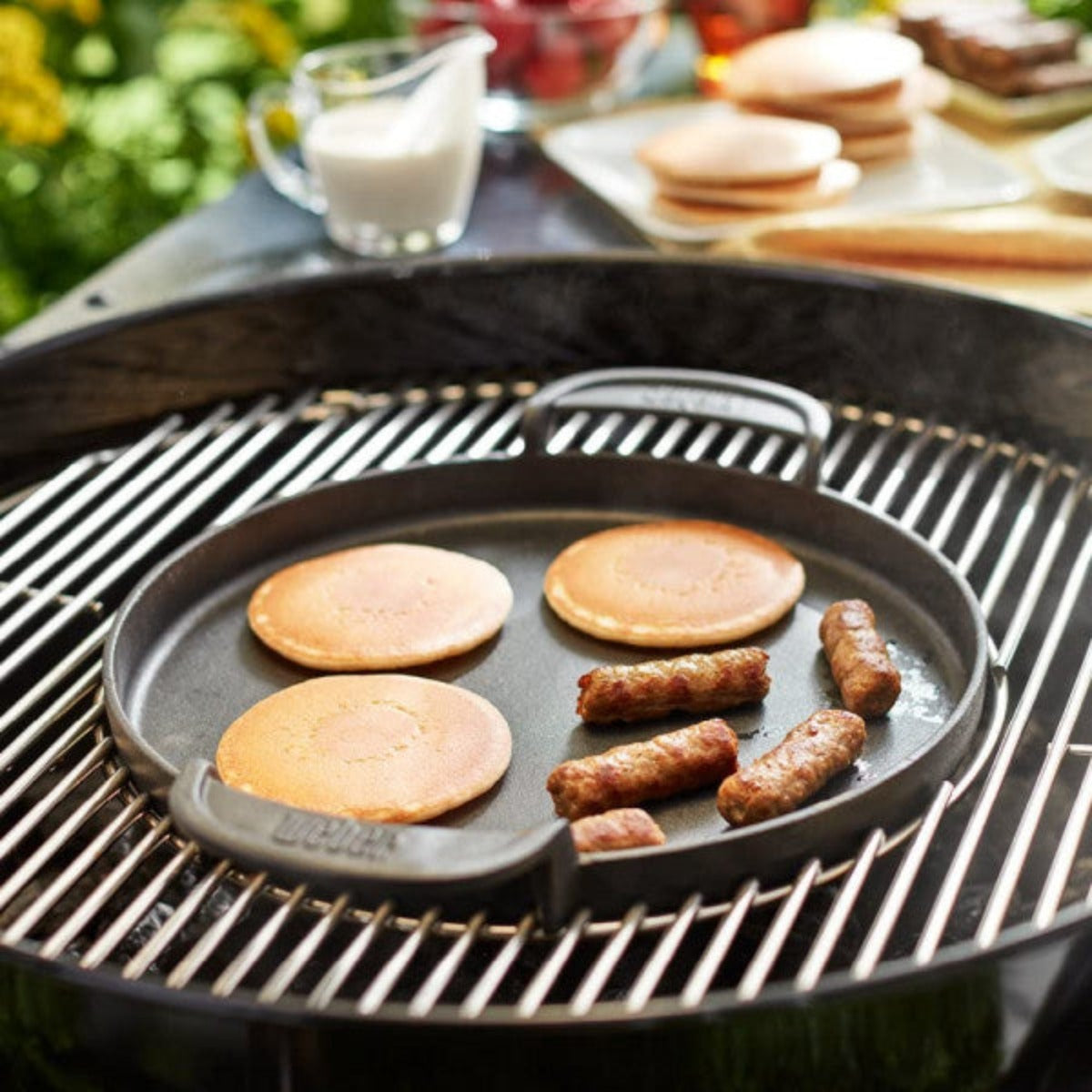 Piastra in ghisa per barbecue Weber in uso