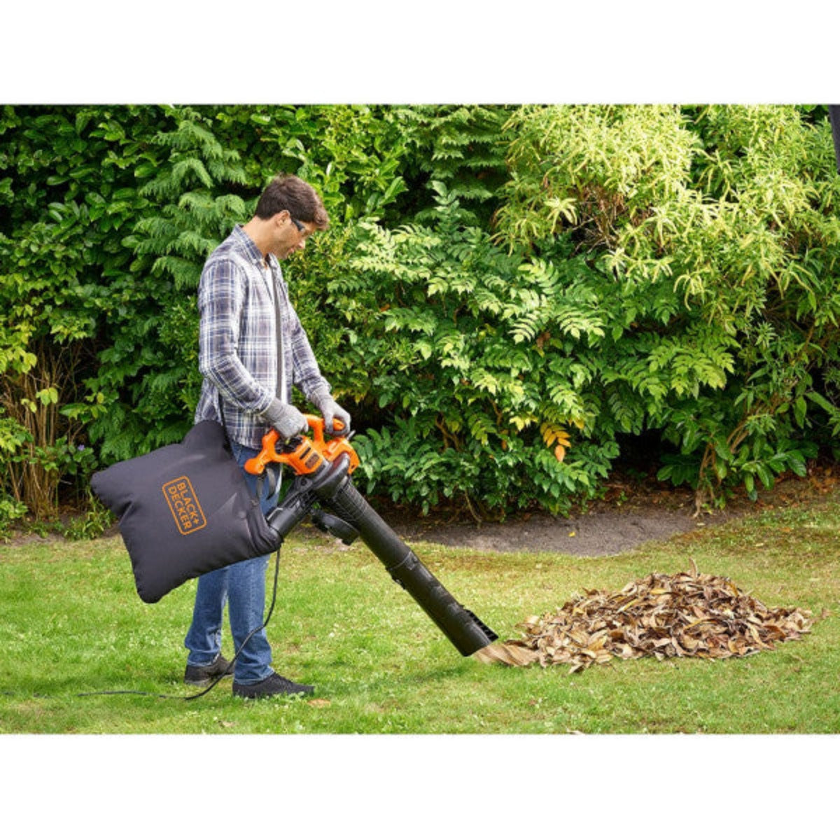 Soffiatore aspiratore trituratore a filo 2600 W Black+Decker BEBLV260-QS giardino