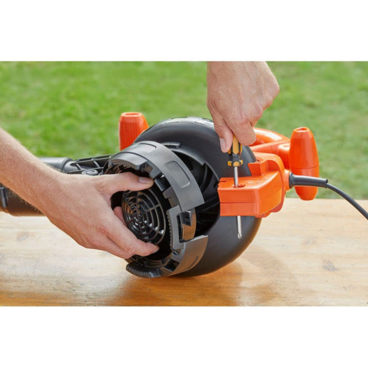 Soffiatore aspiratore trituratore a filo 2600 W Black+Decker BEBLV260-QS smontare